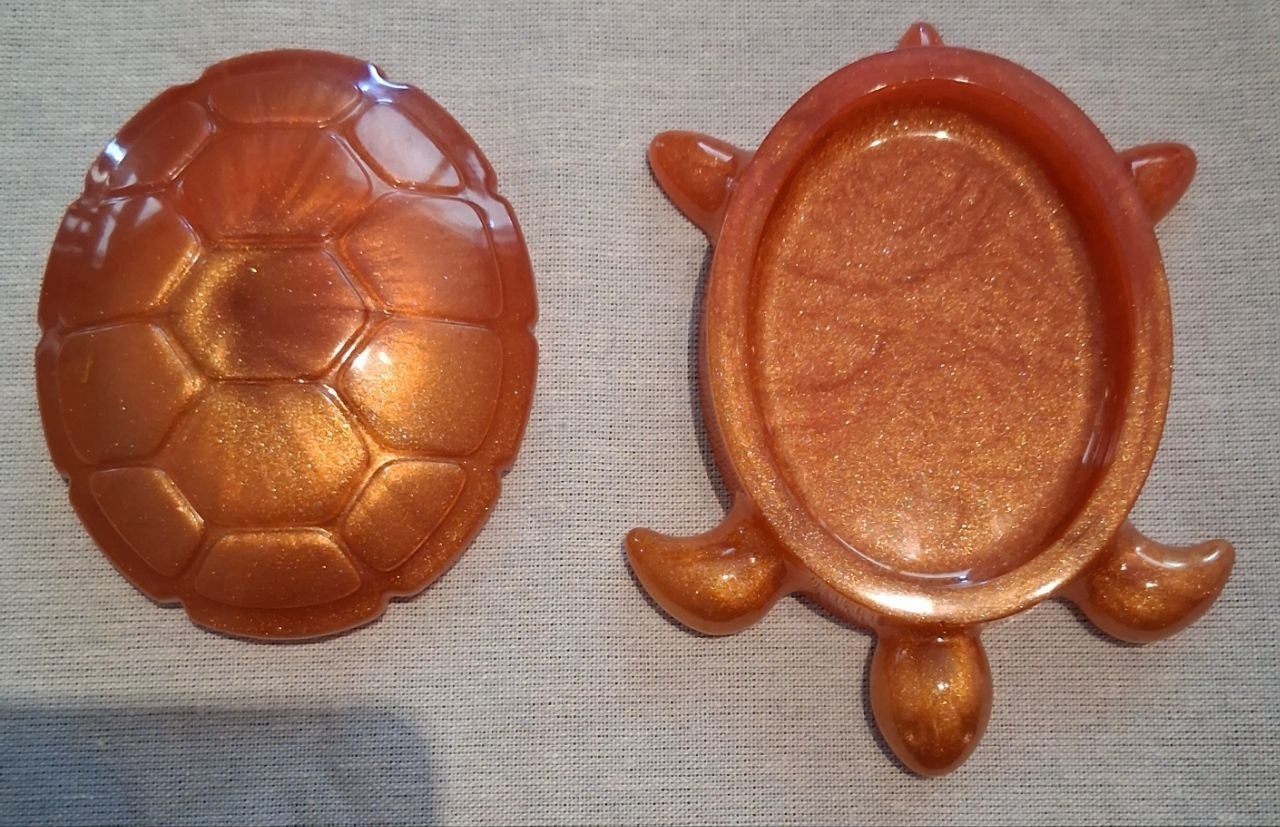 Amber Glow Turtle opened showing lid and inside