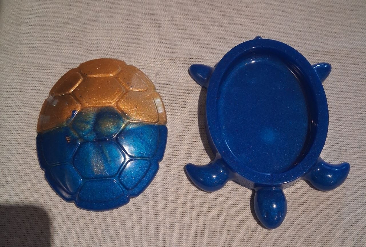 Tidal Treasure Turtle opened showing lid and inside